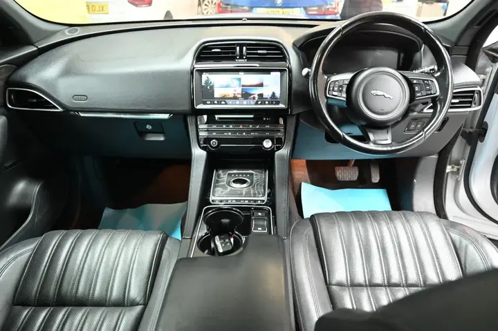 Jaguar F-Pace 2016 photo 4