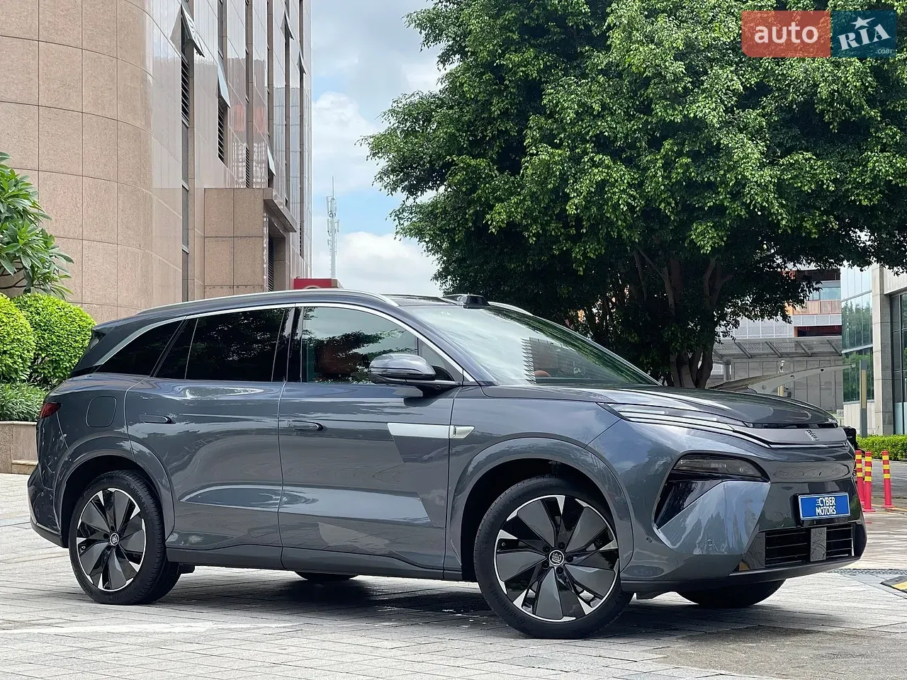 BYD Tang L