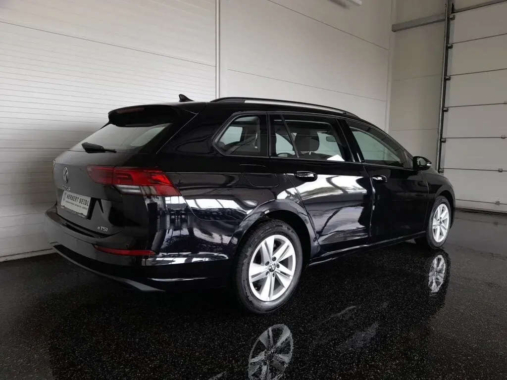 Volkswagen Golf 2023 photo 2