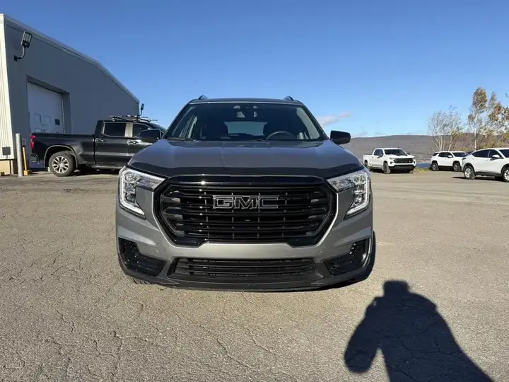 GMC Terrain 2023 photo 3