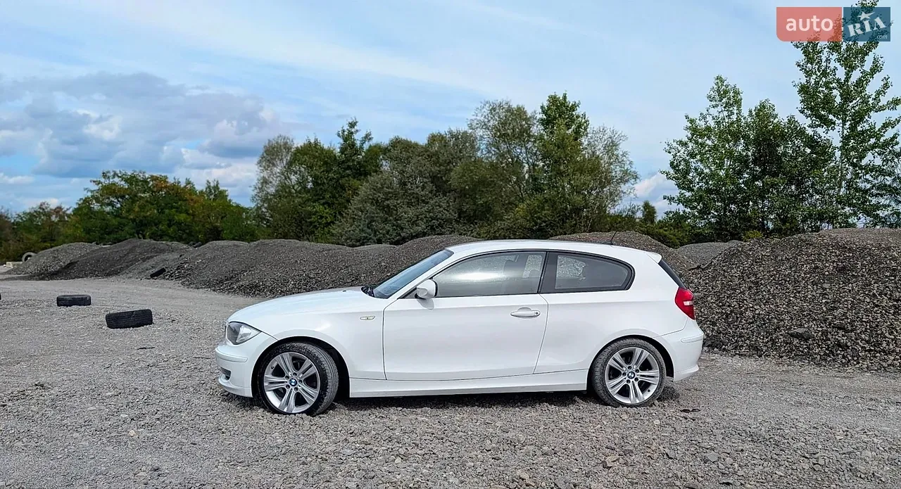BMW 1 Series 2009 photo 2