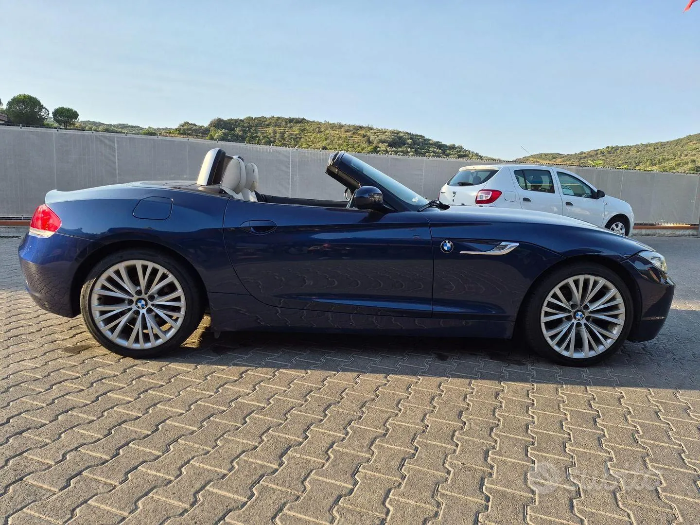 BMW Z4 2010 photo 2