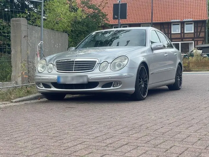 Mercedes-Benz E 320