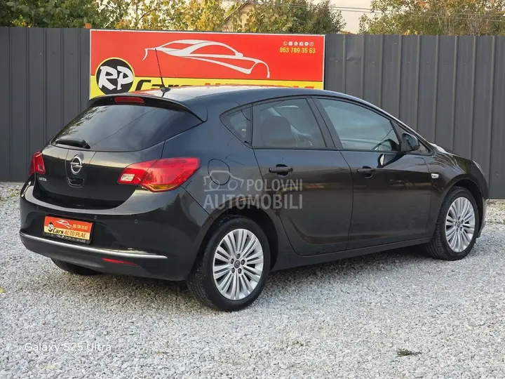 Opel Astra J 2012 photo 3