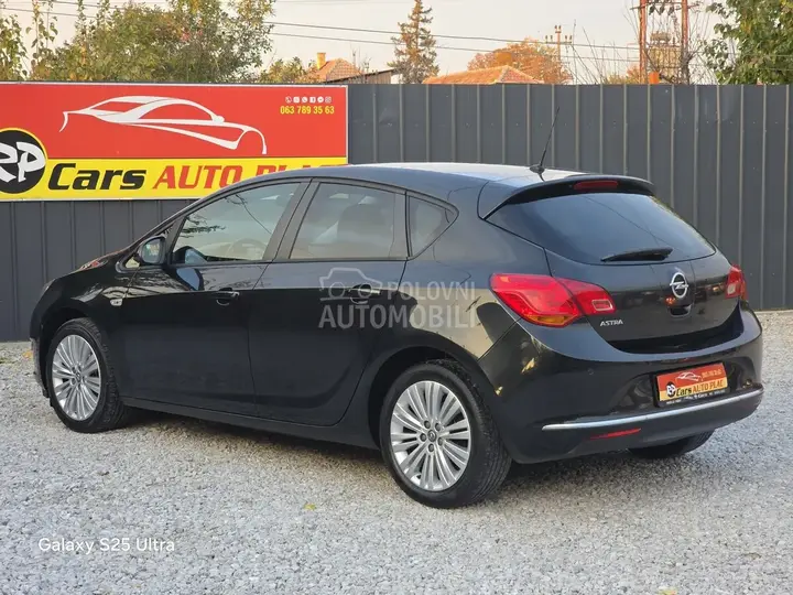 Opel Astra J 2012 photo 4