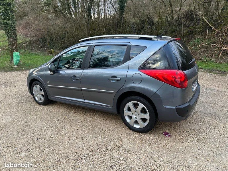Peugeot 207 2010 photo 2