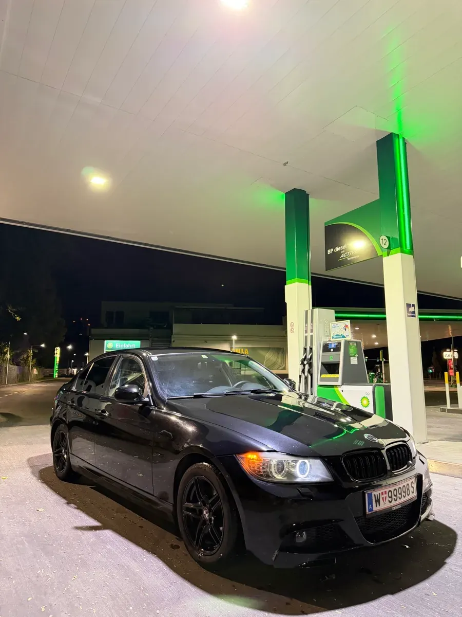 BMW 3 Series 2009 photo 2