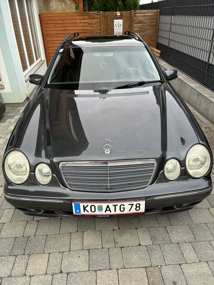 Mercedes-Benz E-Class 2002 photo 3
