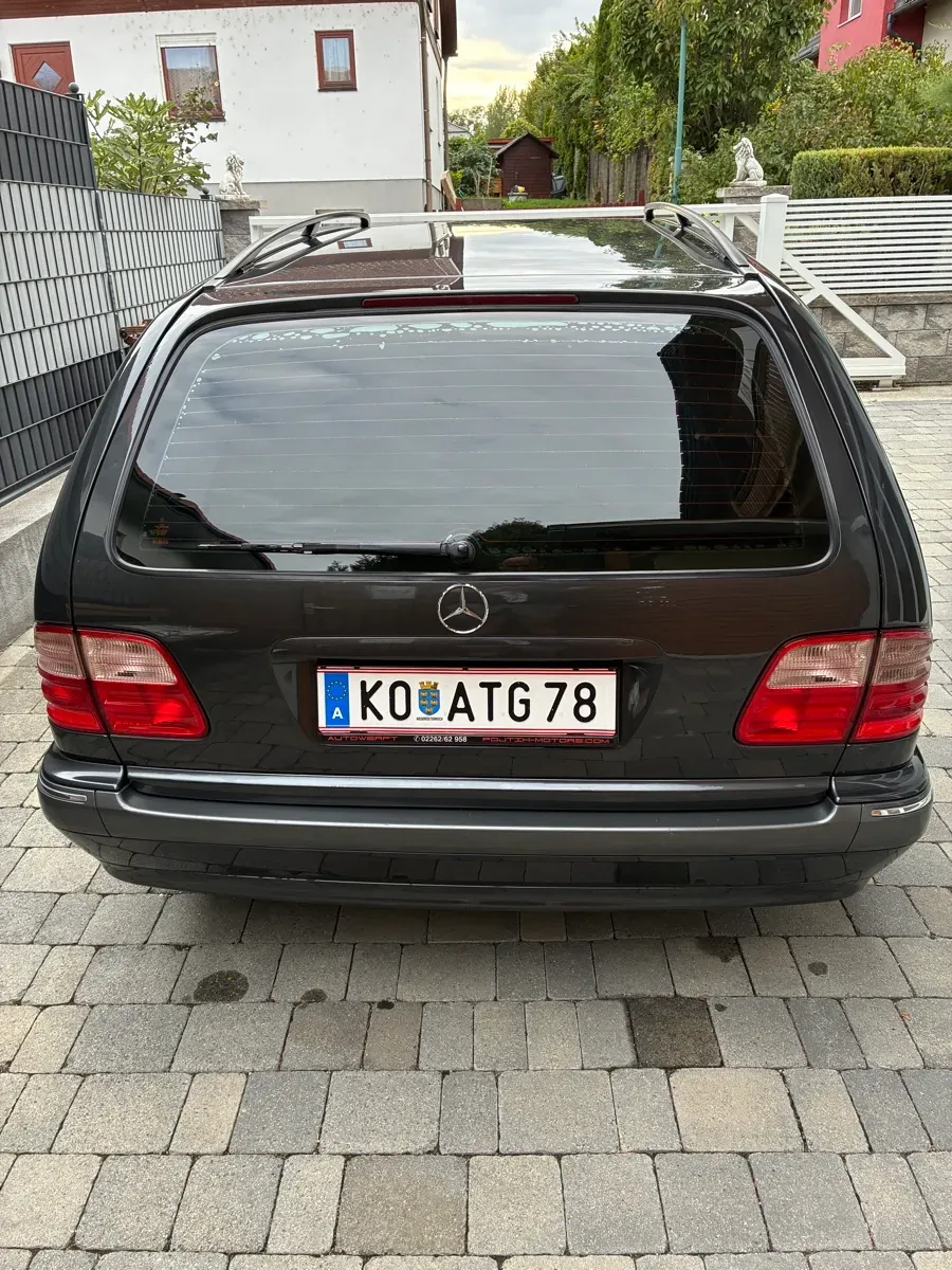Mercedes-Benz E-Class 2002 photo 2