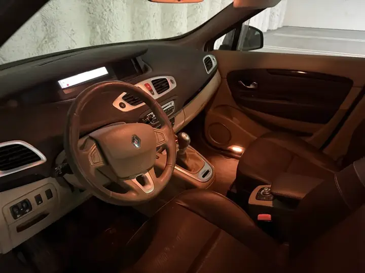 Renault Scenic 2010 photo 3