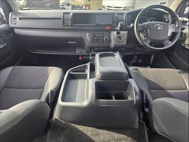 Toyota Hiace 2017 photo 4