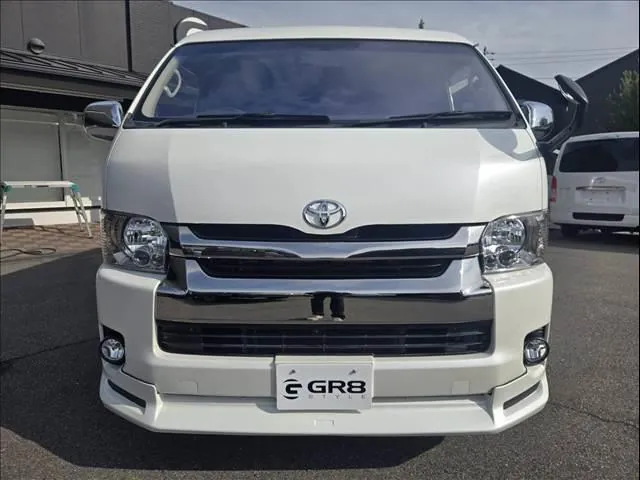 Toyota Hiace 2017 photo 2
