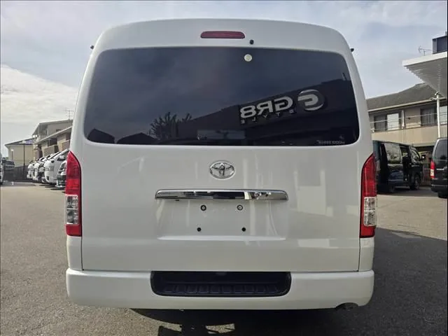 Toyota Hiace 2017 photo 3