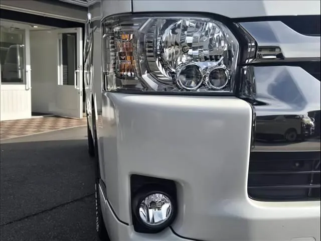 Toyota Hiace 2017 photo 5