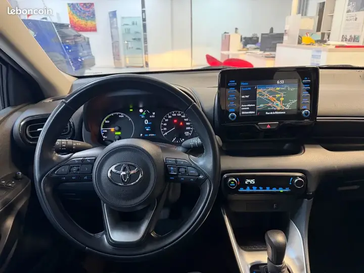 Toyota Yaris 2022 photo 2