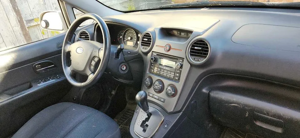 Kia Rondo 2012 photo 5