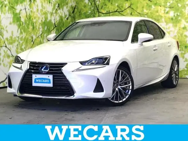 Lexus Is 300H 2017 photo 2
