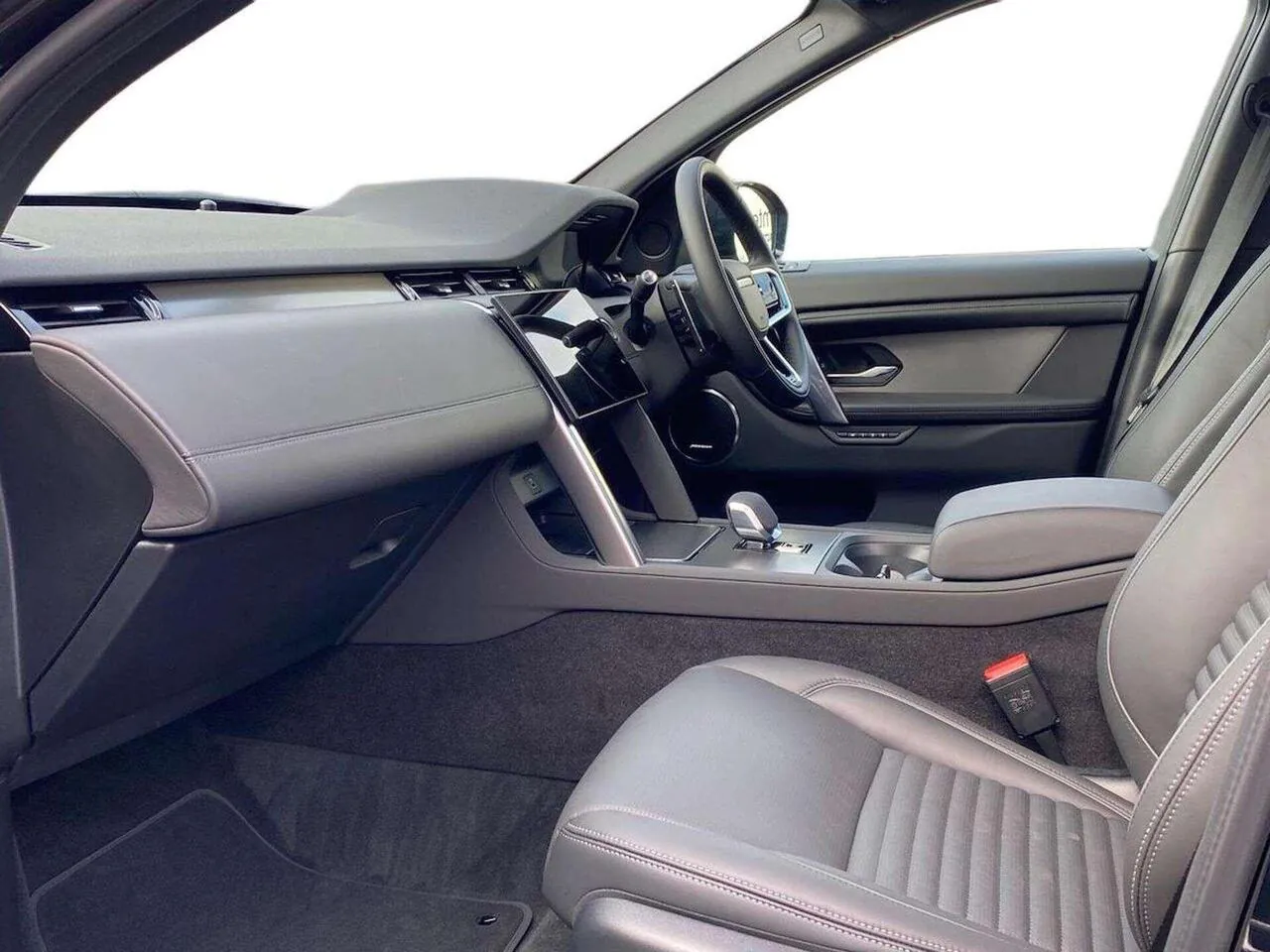 Land Rover Discovery Sport 2026 photo 3