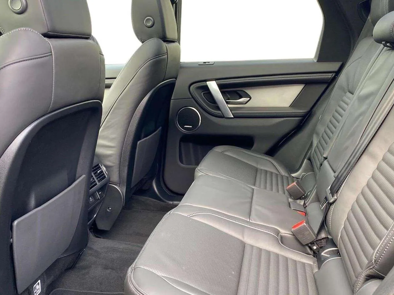 Land Rover Discovery Sport 2026 photo 4