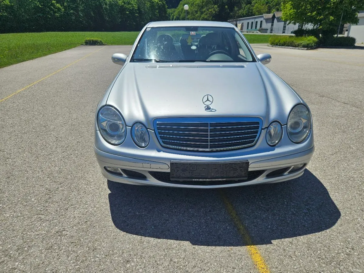 Mercedes-Benz E-Class 2005 photo 2