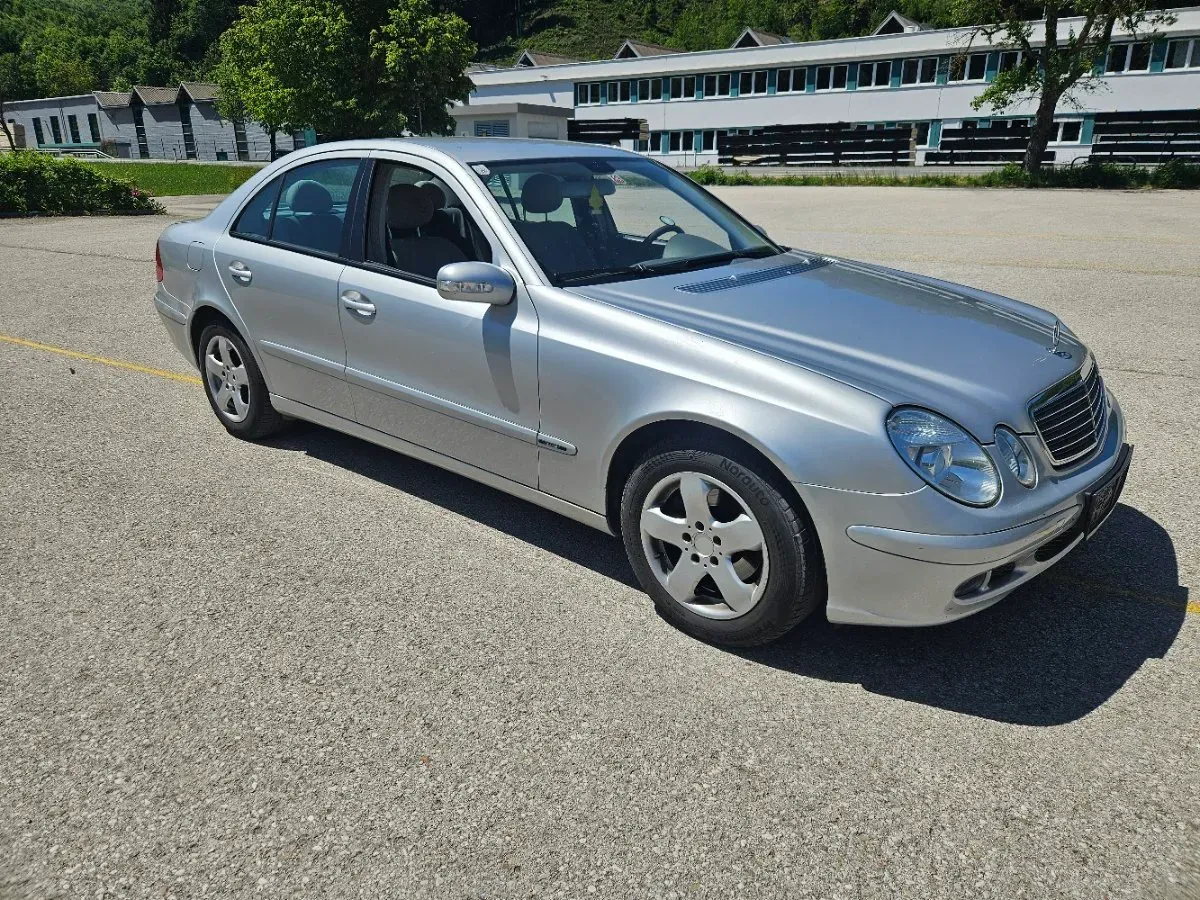 Mercedes-Benz E-Class 2005 photo 3