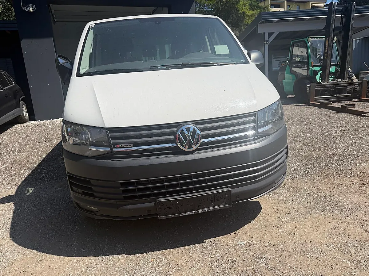 Volkswagen Caravelle 2017 photo 2