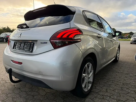 Peugeot 208 2016 photo 4