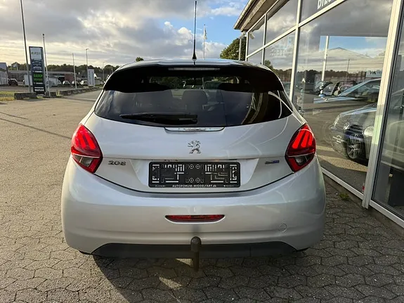 Peugeot 208 2016 photo 3