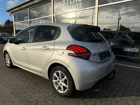 Peugeot 208 2016 photo 2