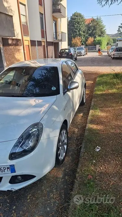 Alfa Romeo Giulietta 2012 photo 4