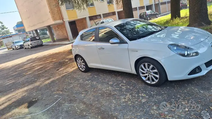 Alfa Romeo Giulietta 2012 photo 2