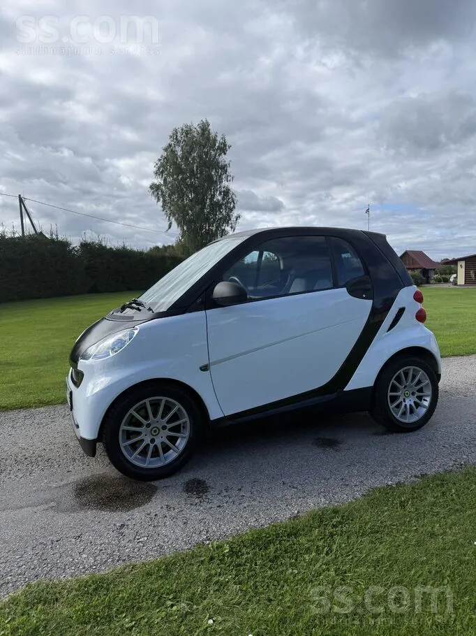 Smart Fortwo 2011 photo 2