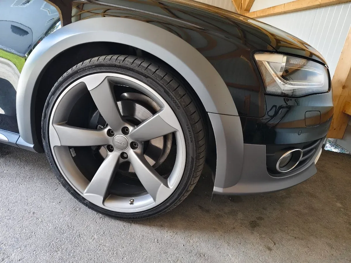 Audi A4 2014 photo 2