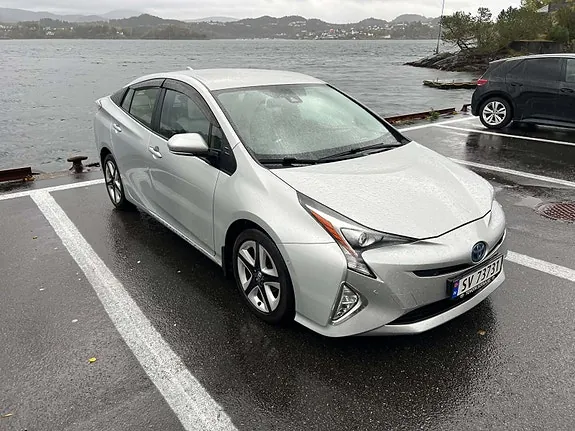 Toyota Prius 2016 photo 2