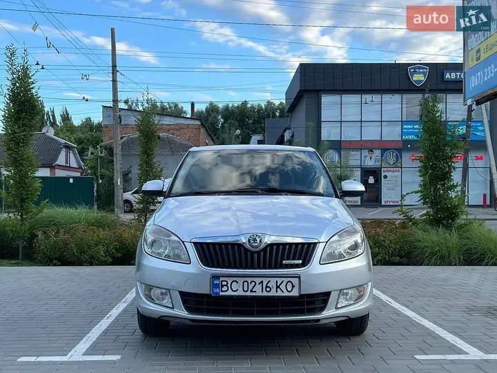 Skoda Fabia 2012 photo 4