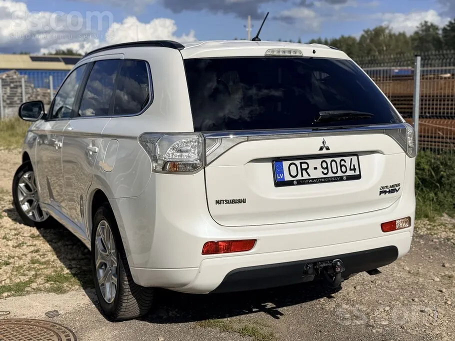 Mitsubishi Outlander 2013 photo 2