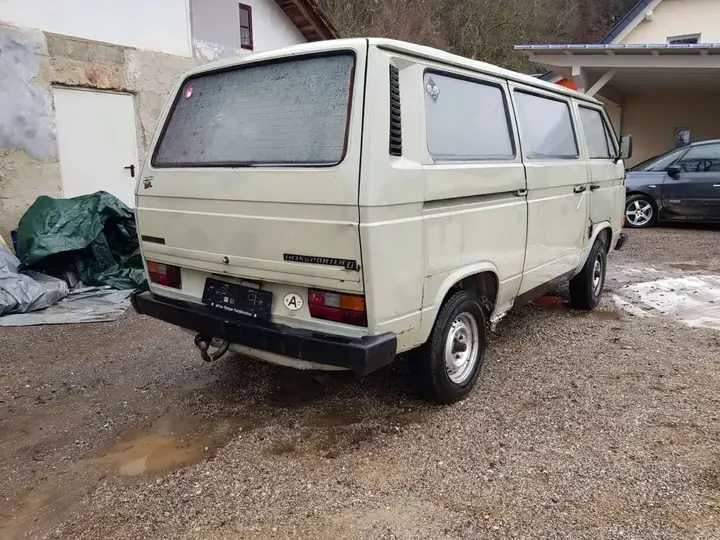 Volkswagen T3 1982 photo 3