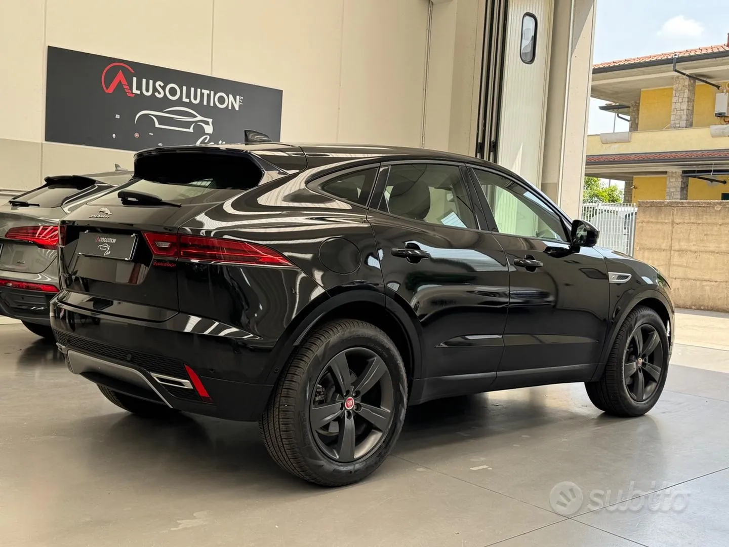 Jaguar E-Pace 2021 photo 3