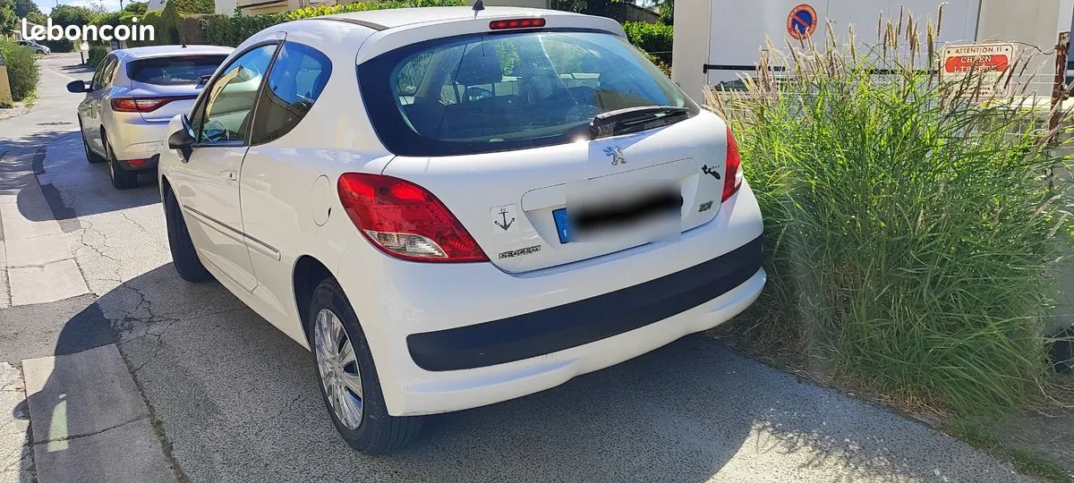 Peugeot 207 2011 photo 2
