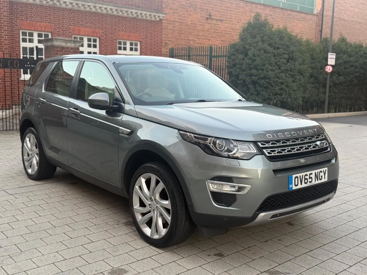 Land Rover Discovery Sport 2015 photo 5