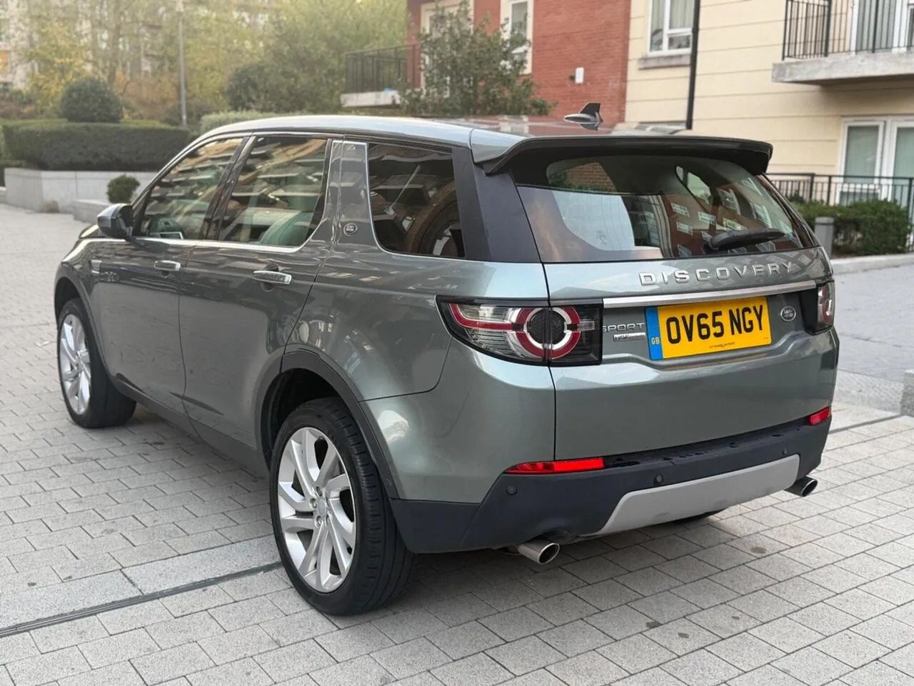 Land Rover Discovery Sport 2015 photo 2