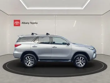 Toyota Fortuner 2017 photo 3