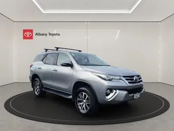 Toyota Fortuner 2017 photo 2