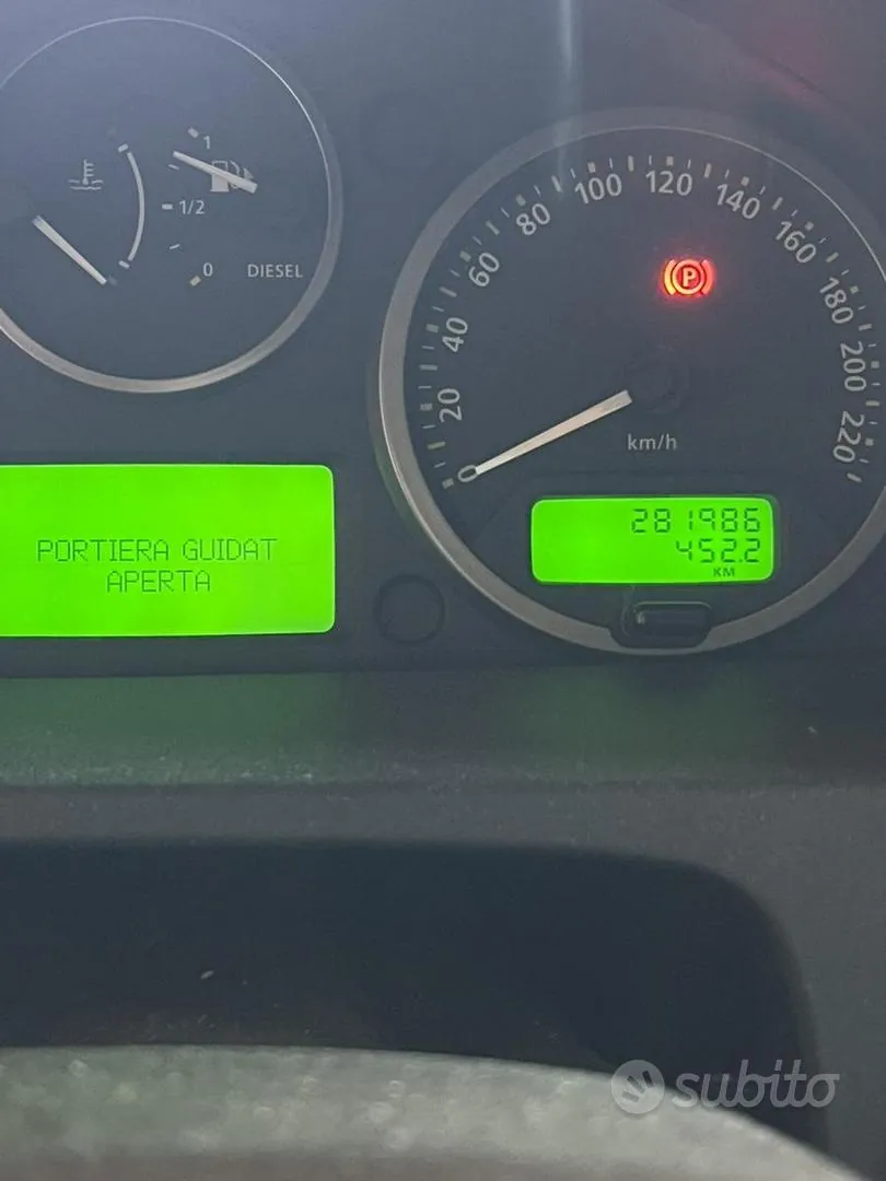 Land Rover Freelander 2010 photo 4