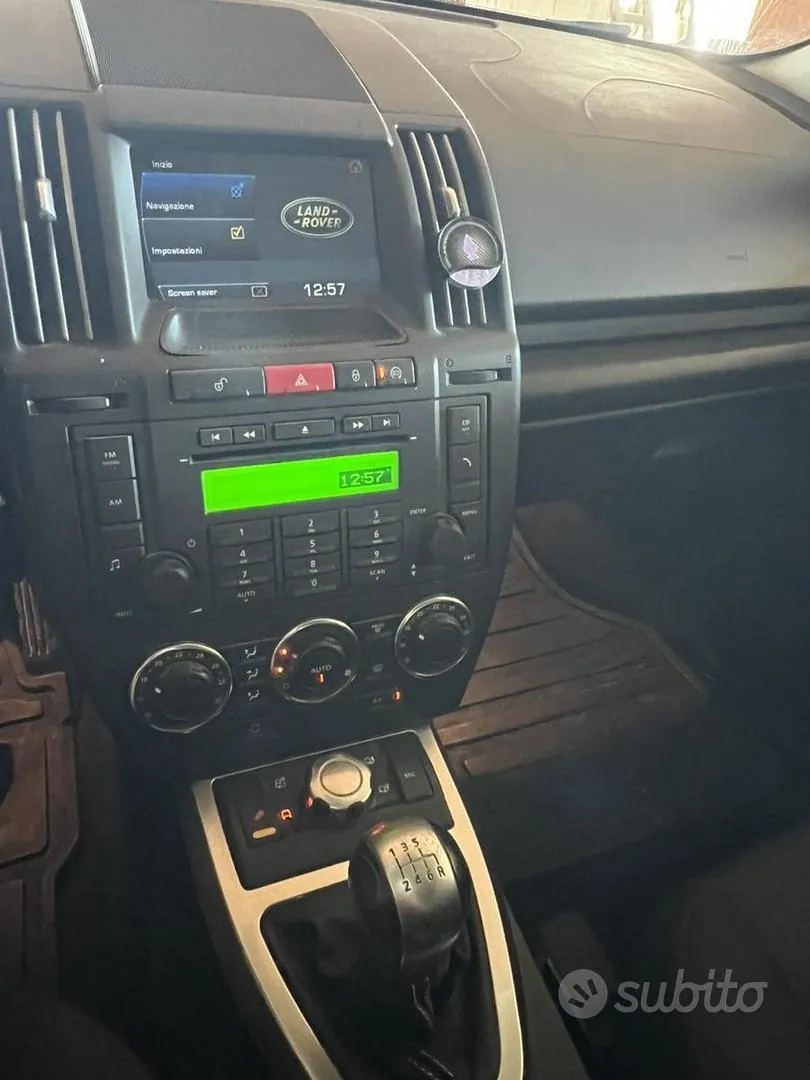 Land Rover Freelander 2010 photo 5