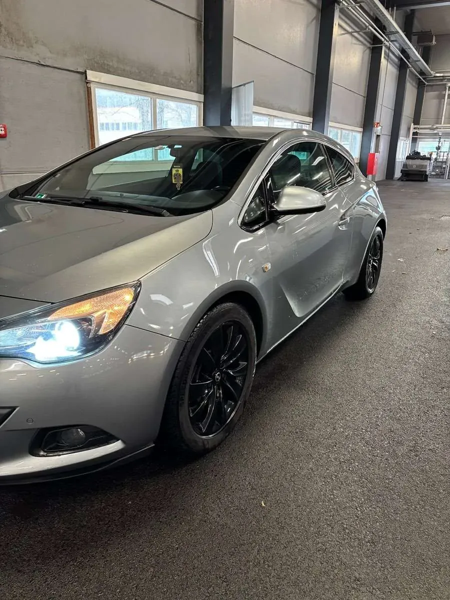 Opel Astra 2013 photo 2