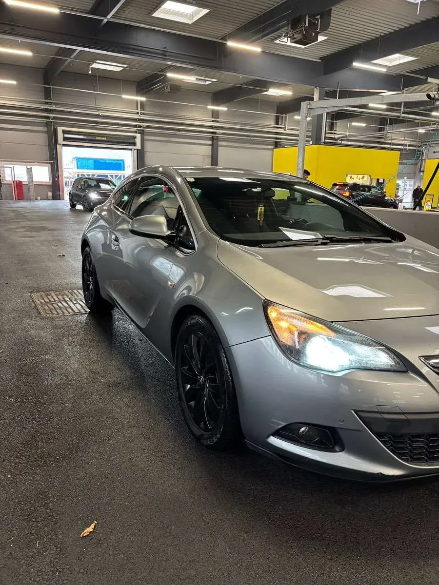 Opel Astra 2013 photo 3