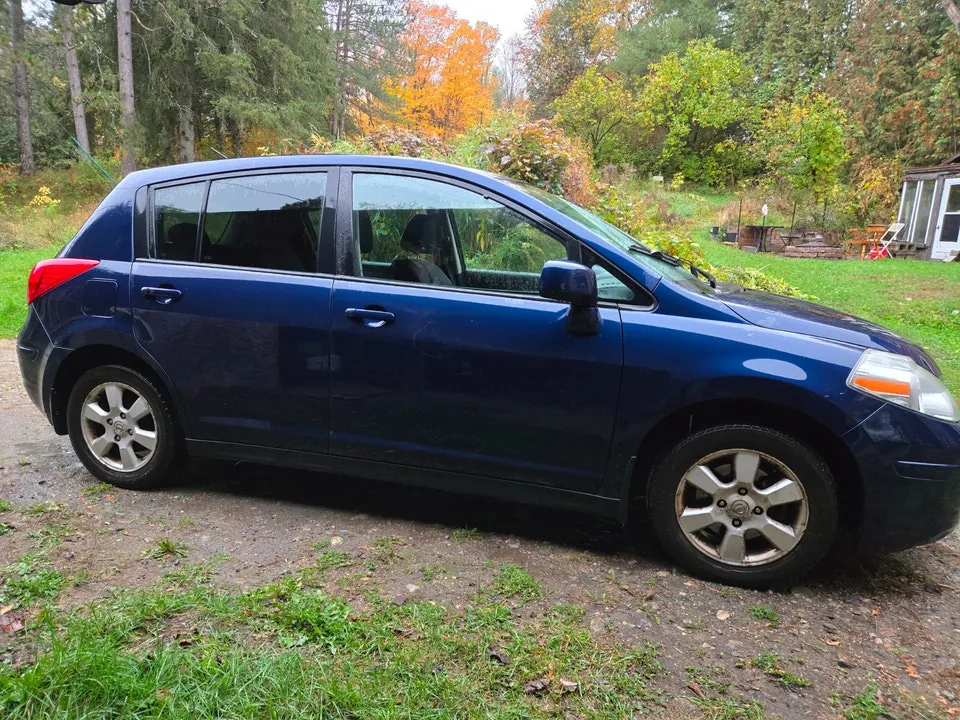 Nissan Versa 2009 photo 2