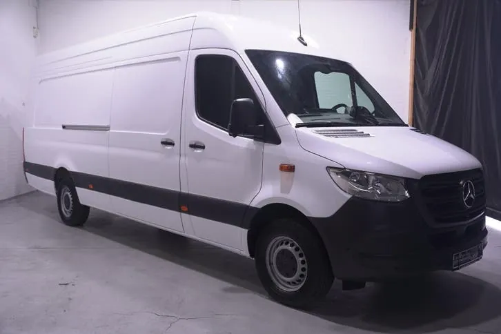 Mercedes-Benz Sprinter 2024 photo 2