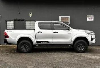 Toyota Hilux 2025 photo 3